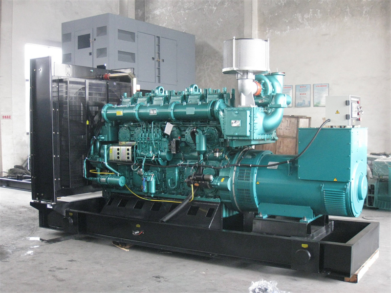 陆川200KW 柴油发电机的油耗是多少？